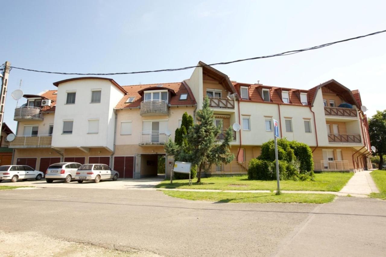 Zoli Apartmanok -Nori Koelcsey 32 Hajduszoboszlo Ngoại thất bức ảnh